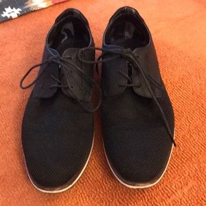 Like new mens size 9 Steve Madden black oxfords